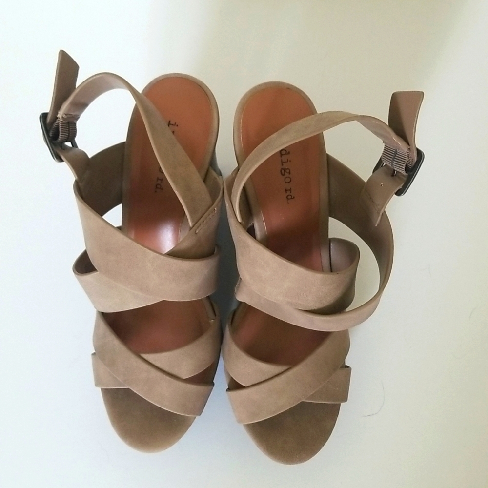 Indigo rd. Size 6 1/2 tan wedge sandals